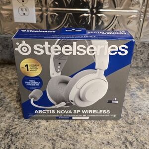 New & Sealed SteelSeries Arctis Nova 3P Wireless headset White (PS4/PS5/Switch/P